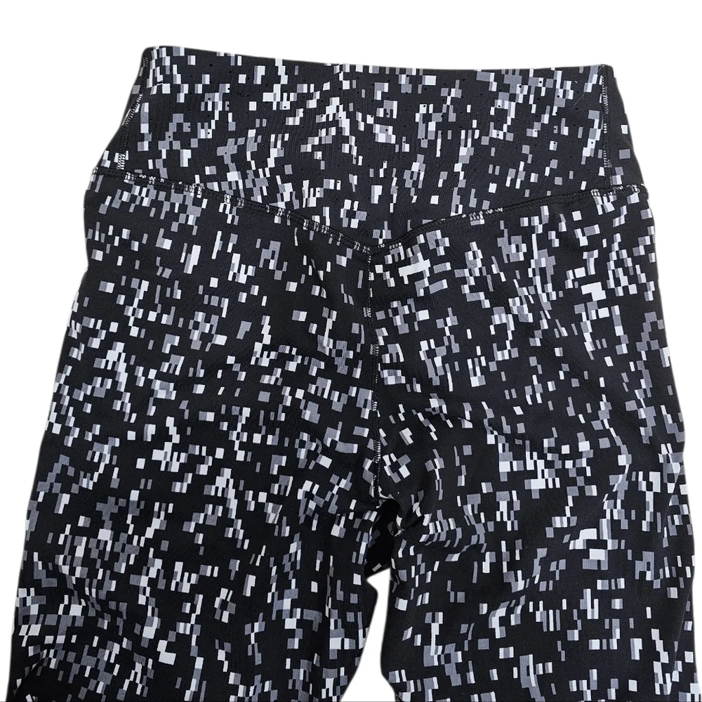 NEW Nike Legendary Tight Leggings digital Camo Speckled